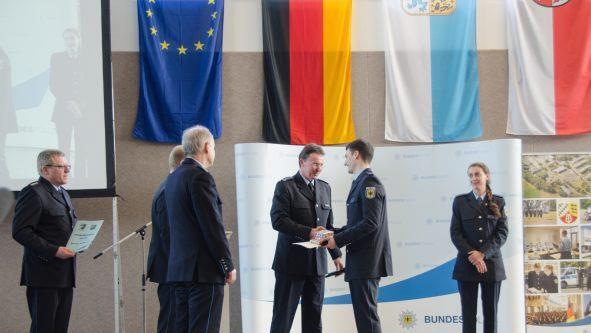 Feier zur Beförderung von Lehrgangsabsolventen des Bundespolizei-Ausbildungs- und Förderungszentrums Oerlenbach zu Polizeimeistern und -meisterinnen. Frank Dölling