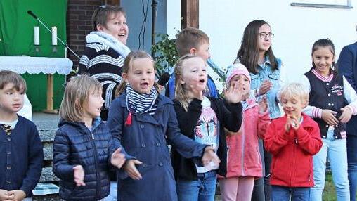 Mit Liedern gestalteten Kindern auch den Jubiläumsgottesdienst mit.