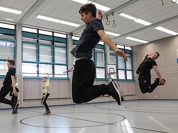 Die "Boys 1" sind nicht nur die  Fortgeschrittenen, sie helfen auch beim Training der Jüngeren mit. Foto: Barbara Herbst