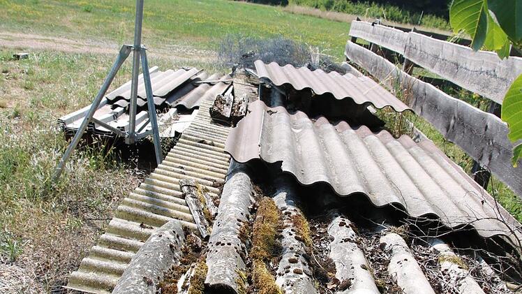Auf der Reuther Hut sollen 30 Häuser gebaut werden. Doch noch sieht das Bebauungsareal so aus, als würden alle Räder still stehen. Foto: Ekkehard Roepert