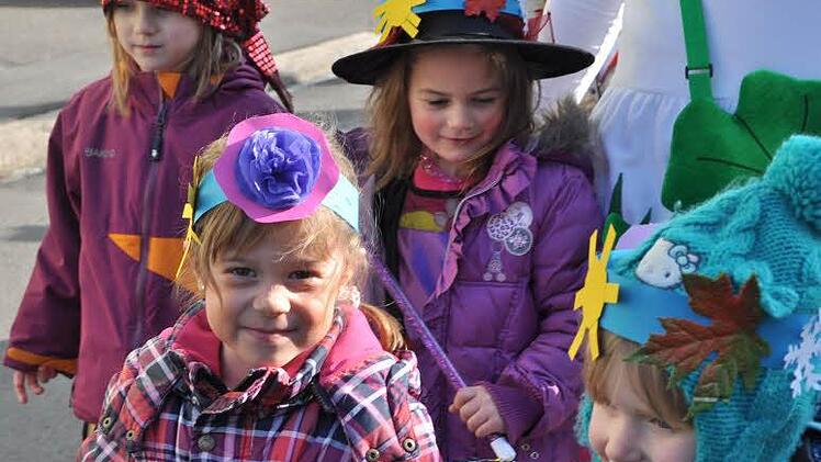 Strahlten mit der Sonne um die Wette: die Kindergartenkinder. Foto: Simon Albrecht