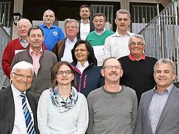 Vorsitzender Konrad Großkopf (vorne l.) und Bürgermeister Ludwig Nagel (vorne r.) mit den Geehrten Fotos: Sylvia Hubele