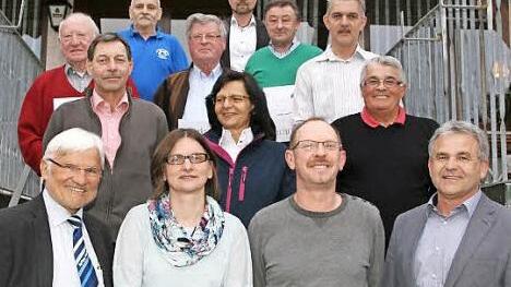 Vorsitzender Konrad Großkopf (vorne l.) und Bürgermeister Ludwig Nagel (vorne r.) mit den Geehrten Fotos: Sylvia Hubele