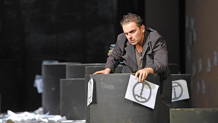 Szene aus Bellinis "Norma" am Landestheater Coburg.Foto: Andrea Kremper