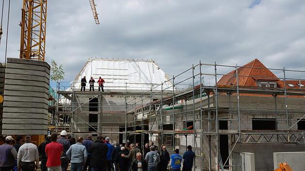 Die Sanierung der "Schwanenbr&auml;u" geht voran - jetzt wurde Richtfest f&uuml;r das Gastronomieprojekt gefeiert.Johannes Michel