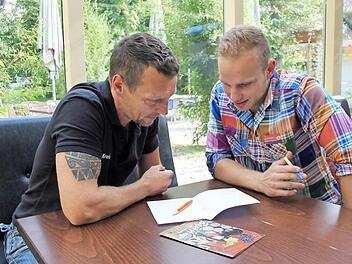 Joachim Hubmann (links) und sein Mitarbeiter Daniel Waldera haben schon einige Vorbereitungen getroffen. Foto: Maximilian Kaltenhäuser