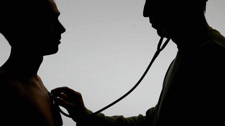 Ein Arzt aus dem Landkreis Kronach soll die Krankenkassen betrogen haben. Foto: dpa/Soeren Stache