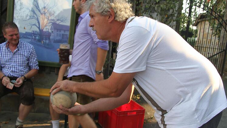 Rolf Täuber beim Anlauf.