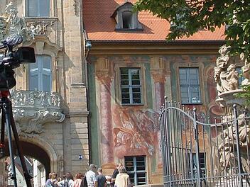 Ab 9. August wird der neue Franken-Tatort in Bamberg gedreht. Hier ein Archivbild von früheren Dreharbeiten auf der Oberen Brücke. Foto: pr