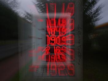 &Ouml;lpreis sinkt, Spritpreise nicht - woran liegt das?