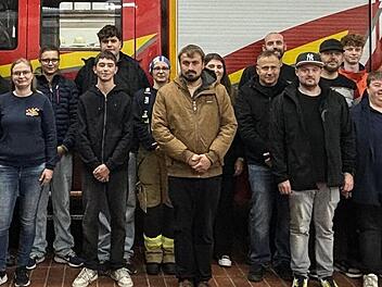 Die Absolventen der Truppausbildung mit ihren Ausbildern.