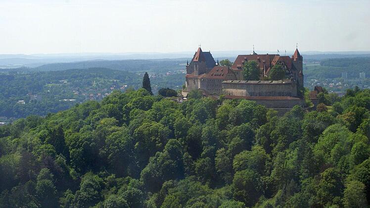 Viele Hoffnungen setzt Birgit Weber, die Vorsitzende des CSU-Kreisverbands Coburg-Stadt, auf den neuen Tourismusverein "Coburg.Rennsteig" und auf die Landesausstellung 2017 auf der Veste (Foto).  Foto: J. Nützel