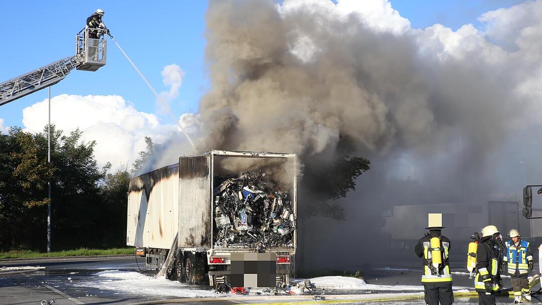 Schwabach: Lkw brannte auf A6
