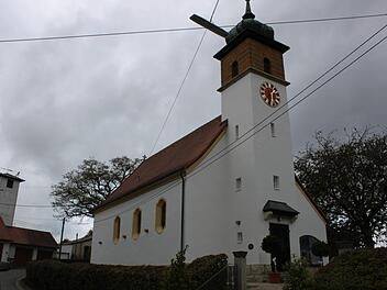 Die Kirche in Obergrub wurde aufwendig saniert. Zum Einweihungsgottesdienst  wurden die politischen Würdenträger der  Marktgemeinde  Heiligenstadt nicht eingeladen.