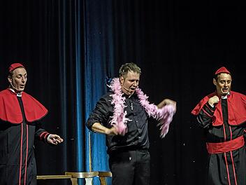 Das neue Programm des Kabarett-Trios TBC feierte seine Premiere in Beiersdorf.Foto: Jochen Berger