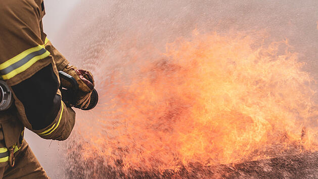 Feuer, Brand, Feuer löschen, Feuerlöscher