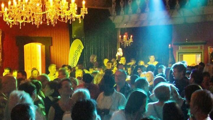 Volles Haus bei der Ü-30-Flirtparty im Kauernburger "Schlössla": Schon vor Mitternacht platzte der Saal aus allen Nähten.  Fotos: Sonja Adam