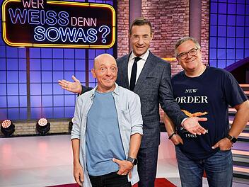 Sie standen bislang für den Erfolg von "Wer weiß den sowas?", von links: Bernhard Hoecker, Kai Pflaume und Elton.