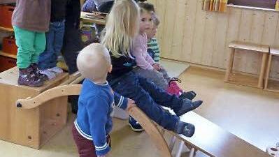 Neun Betreuerinnen kümmern sich um die Kindergartenkinder.  Foto: Straub