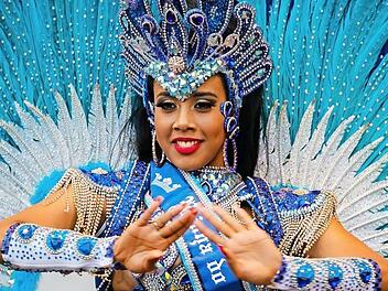 Die amtierende Königin des Karnevals von Rio, Uillana Adães, eröffnete mit weiteren Gästen aus Politik und Show das 26. Samba-Festival in Coburg. Fotos: Matthias Hoch