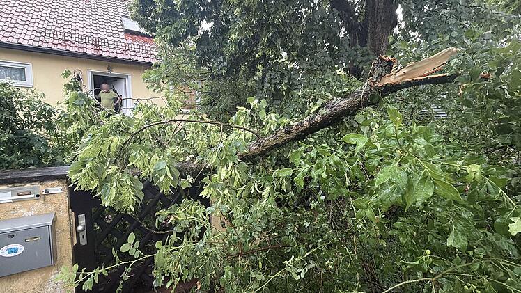 Unwetter w&uuml;tet im Raum Schwabach - Bilder zeigen Ausma&szlig;