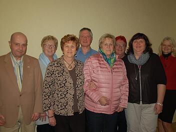 Mit diesem Team führt Vorsitzender Wolfgang Tritscher künftig den VDK Sozialverband Burglauer: Maria Katzenberger (Vertreterin der Frauen), Schriftführerin Irmgard Dünisch, 2. Vorsitzender Egbert Mangold, Luitgard Karch (Verteterin der jungen Generation), Kassiererin Birgit Hoffelner, Beisitzerin Rita Möltner-Sterzinger  und Kreisgeschäftsführerin Lydia Vorndran.Manfred Mellenthin
