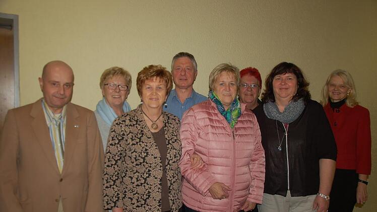 Mit diesem Team führt Vorsitzender Wolfgang Tritscher künftig den VDK Sozialverband Burglauer: Maria Katzenberger (Vertreterin der Frauen), Schriftführerin Irmgard Dünisch, 2. Vorsitzender Egbert Mangold, Luitgard Karch (Verteterin der jungen Generation), Kassiererin Birgit Hoffelner, Beisitzerin Rita Möltner-Sterzinger  und Kreisgeschäftsführerin Lydia Vorndran.Manfred Mellenthin