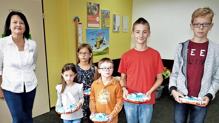 Pia Wich von der Stadtbücherei, Laya Passing, Lisa Hofknecht, Niklas Welsch, Jonas Langhammer und Ben Sonntag (von links) nach der Preisübergabe  Foto: Werner Reißaus