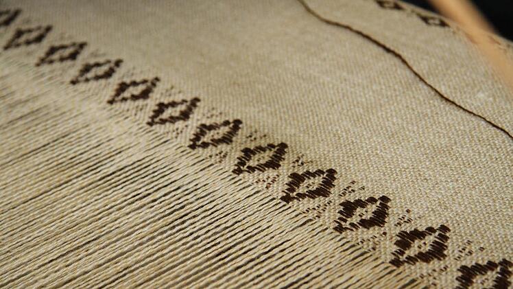 Innerhalb der fünfminütigen Pause hatte Ludwig Beck die dunkelbraune Raute in den Teppich gewebt