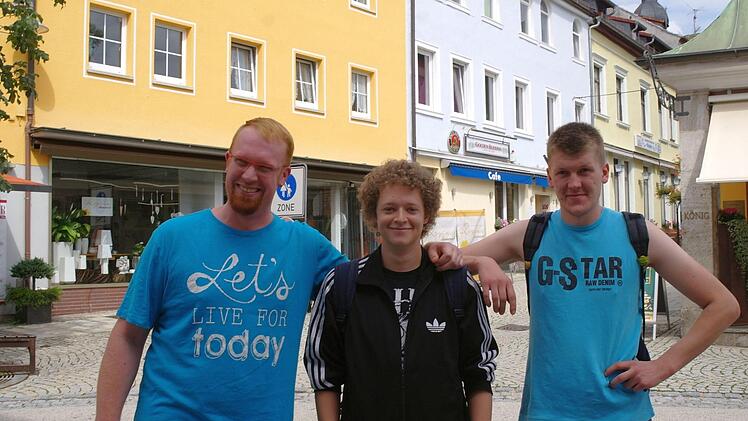 Drei Freunde - ein Gedanke: Ingo Pelikan, Julian Perlitz und Felix Buchspies werden bei der Bundestagswahl nicht wählen gehen: "Da ist nichts für uns dabei." Fotos: Steffi Elm