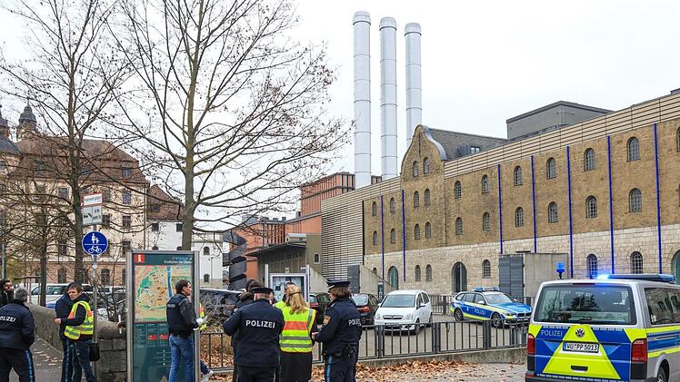 In W&uuml;rzburg hat ein Randalierer mit Messer am vergangenen Donnerstag einen Gro&szlig;einsatz der Polizei ausgel&ouml;st. Nun wurde gegen den Mann Haftbefehl erlassen. Foto:    News5/Merzbach
