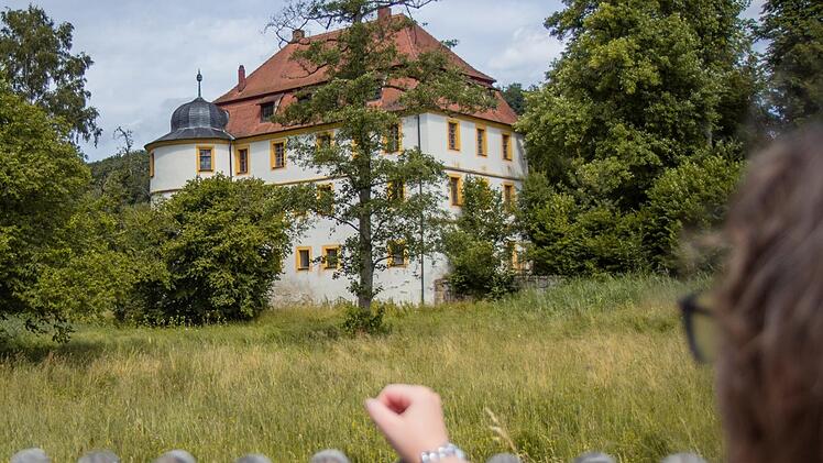 Auch ein Schloss gibt es in Giechkröttendorf. Es ist in Privatbesitz und von einem Zaun umgeben.