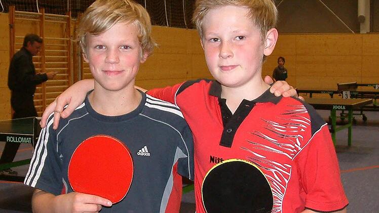 Fabio Bittruf vom TTC Küps und Johannes Scherbel (TSV Teuschnitz)   wurden  Bezirksmeister im Doppel der B-Schüler. Foto:  Hans Franz
