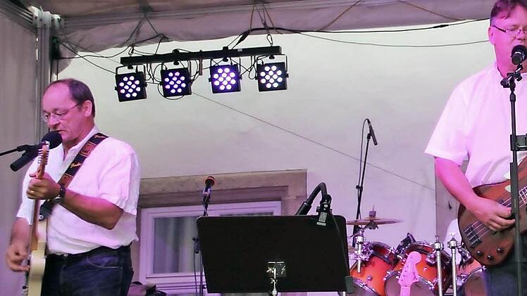 Die Band "Midlife Special" macht bei der Oldie-Night den musikalischen Auftakt. Foto: Heike Beudert