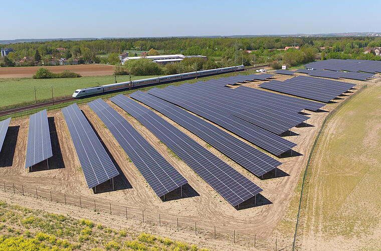 Firmen & Fakten: N-Ergie baut Photovoltaik-Kraftwerk