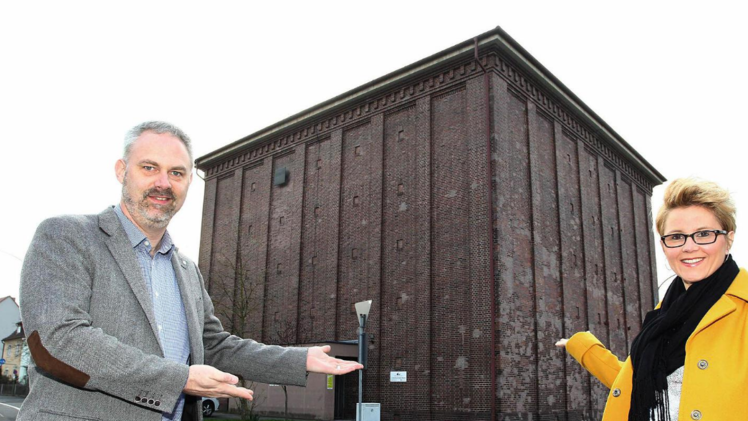 Petra und Nils Benecke haben den A8- Bunker aus dem Zweiten Weltkrieg gekauft und das deutschlandweit größte Museum für Zivil-und Luftschutz eröffnet.