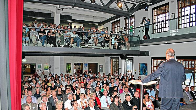 Rund 300 G&auml;ste haben in dem gro&szlig;en Saal der Fortuna Kulturfabrik Platz. Wie bei vielen Veranstaltungen war er auch bei der Einweihung im Juli 2009 voll besetzt. Andreas Dorsch