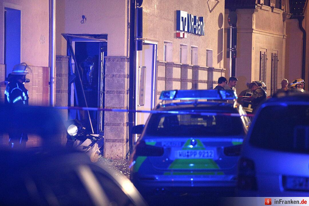 Unbekannte sprengen Geldautomat im Kreis Schweinfurt – Großfahndung läuft