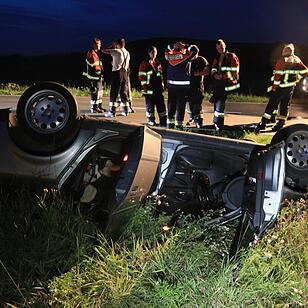 Mit Auto überschlagen: Betrunkener Mann verliert im Landkreis Forchheim die Kontrolle