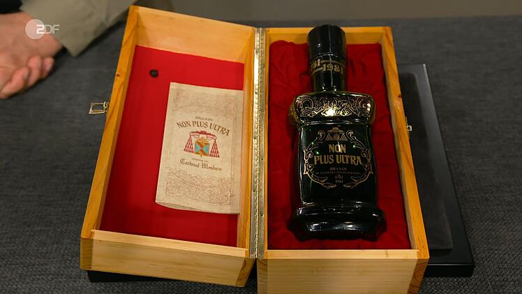Die Flasche war nicht nur edel verpackt, sondern laut Experte Sven Deutschmanek auch bis zu 300 Euro wert.