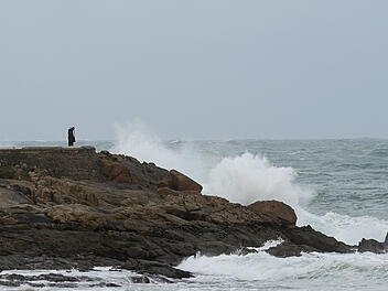 Von Welle ins Meer gerissen: Deutsche Touristen stirbt in Spanien