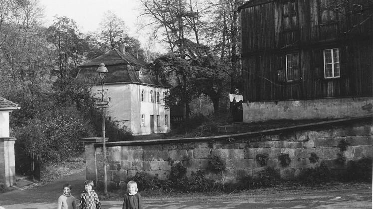 Blick von der Trendelstraße zum Sommerpalais (links), das in den sechziger Jahren weggerissen worden ist.