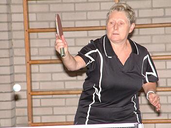 Mannschaftsführerin Ulla Hader vom TTC Wallenfels trumpfte mit ihrem Team in der Vorrunde der 2. Bezirksliga Ost mit neun Siegen (ohne Niederlage) auf. Sie selbst musste in 17 Einzeln nur eine Niederlage hinnehmen und ist damit beste Spielerin der 2. Bezirksliga im zweiten Paarkreuz. Foto: Hans Franz