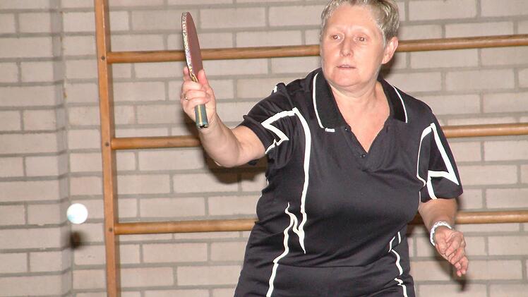 Mannschaftsführerin Ulla Hader vom TTC Wallenfels trumpfte mit ihrem Team in der Vorrunde der 2. Bezirksliga Ost mit neun Siegen (ohne Niederlage) auf. Sie selbst musste in 17 Einzeln nur eine Niederlage hinnehmen und ist damit beste Spielerin der 2. Bezirksliga im zweiten Paarkreuz. Foto: Hans Franz