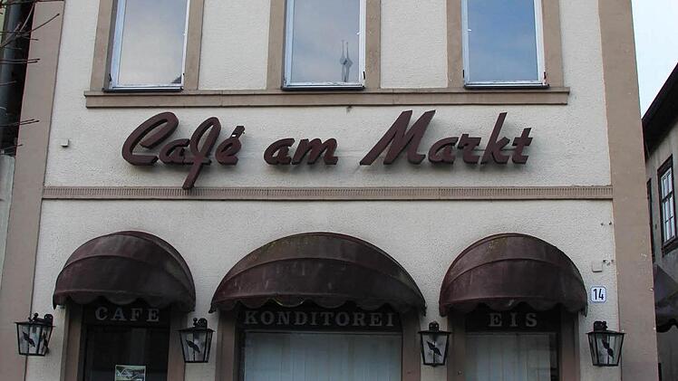 Seit eineinhalb Jahren geschlossen, ziehen nun die Eigentümer selbst ein, mit dem Reisebüro der Ehefrau. Foto: Ralf Kestel