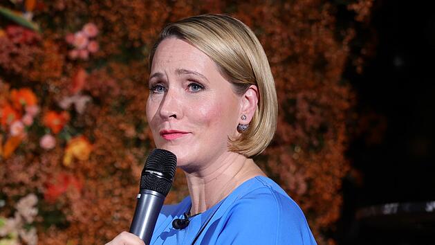 Im Podcast "Baborie & Rakers" hat Judith Rakers von einer Party mit dem ehemaligen "Tagesschau"-Chefsprecher Jan Hofer erzählt.