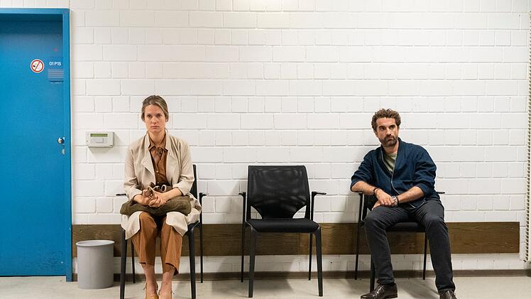Ursula Weber (Marie Burchard) und Patrick Weber (Oliver Wnuk) sind sich nicht einig &uuml;ber die Erziehung ihres Sohnes.