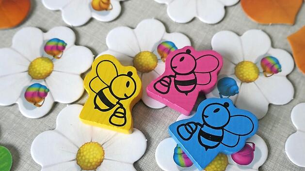 Wer hilft den flei&szlig;igen Bienchen?  Foto: Iris Treiber