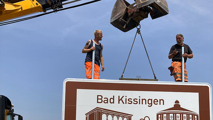 Bad Kissingen: Stadt l&auml;sst Autobahnschilder aufstellen - was es damit auf sich hat
