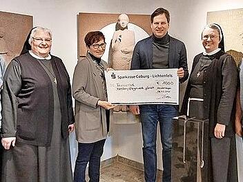 Unser Bild zeigt Mitglieder der Weggemeinschaft und der Unterstützergemeinschaft der Franziskusschwestern von Vierzehnheiligen mit Einsatzleiterin Barbara Schramm (von links), Max Selmaier, Schwester Claudia Hink, Barbara Schramm, Holger Then, Sch...